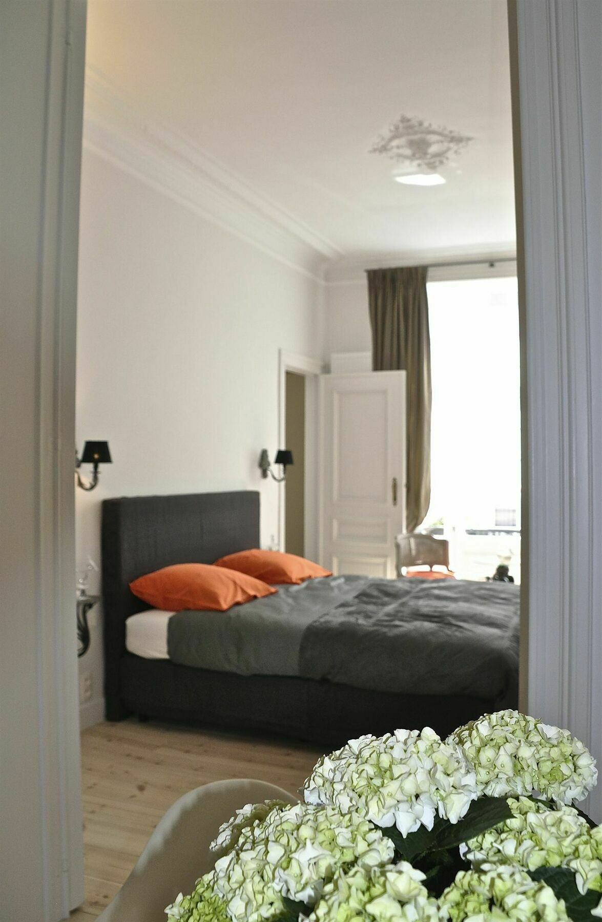 B&B Un Jardin En Ville Saint-Gilles Екстериор снимка
